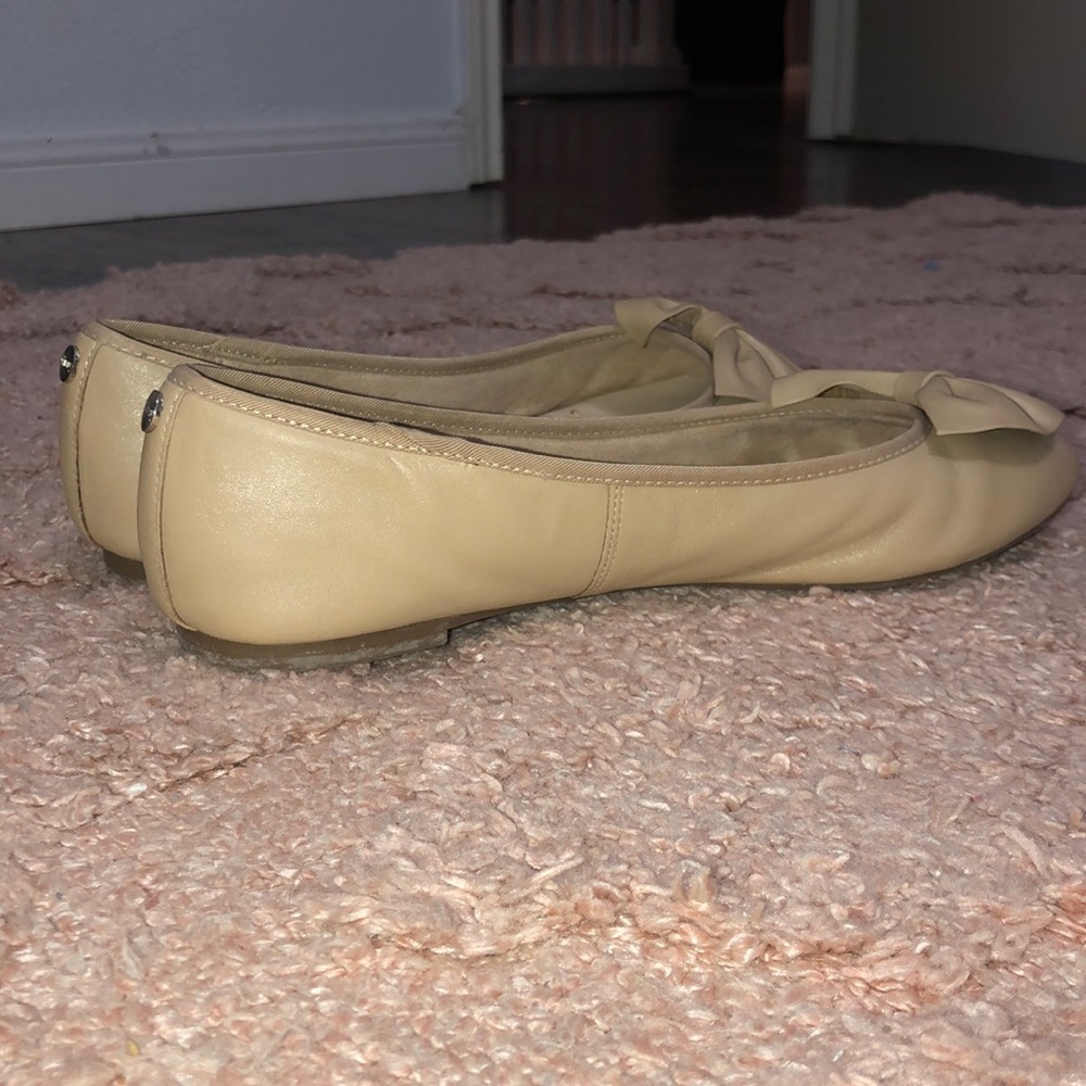 Tan flats
